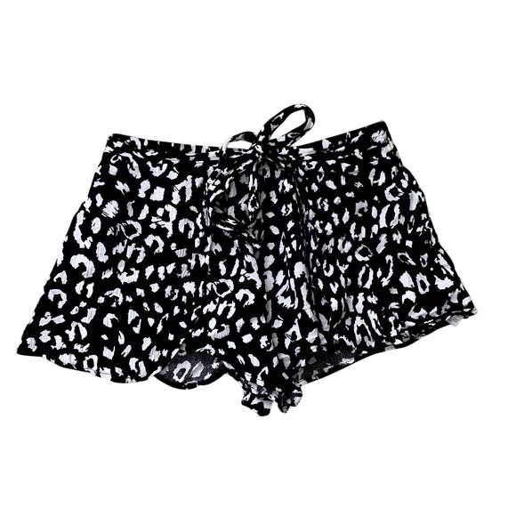 Lulu's Yana black & white animal print shorts size M - Picture 1 of 6